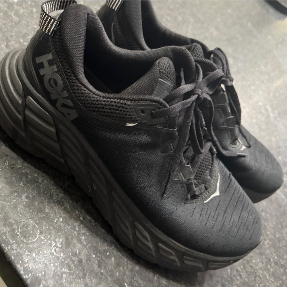 WOMEN GRAVITRON HOKA BARELY USED W9 TRIPLE BLACK